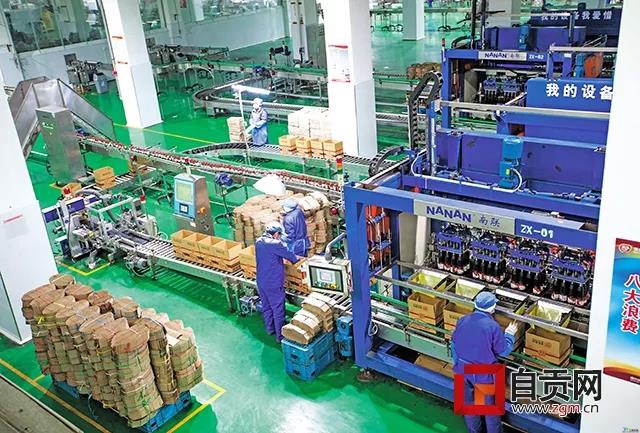 ‘星空体育官网’官媒:别让香港警察流血流汗又流泪(图2) 星空体育官网